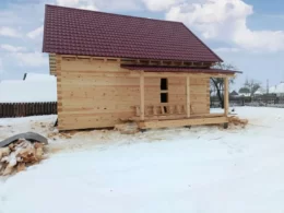 Дом из профилированного бруса на свайно забивном фундаменте с покрытием металлочерепицей